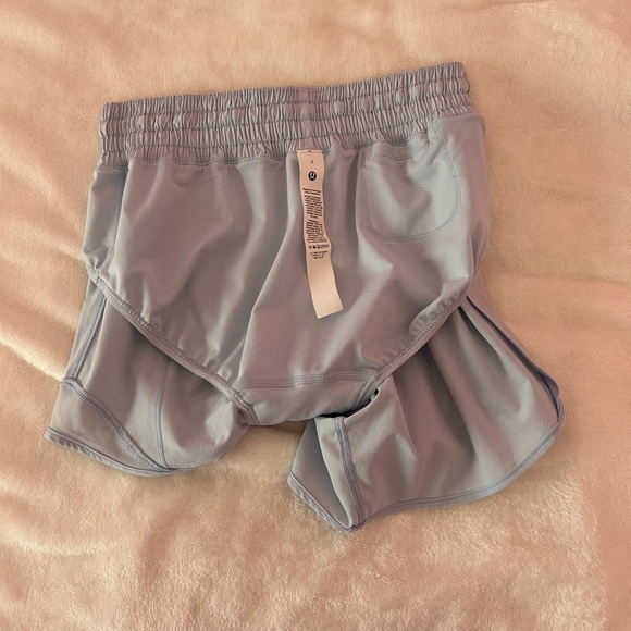lululemon size 2 hotty hot high-rise lined short 4" - Picture 3 of 6